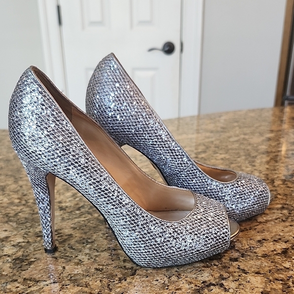 Badgley Mischka Silver Glitter High Heels - Picture 1 of 7